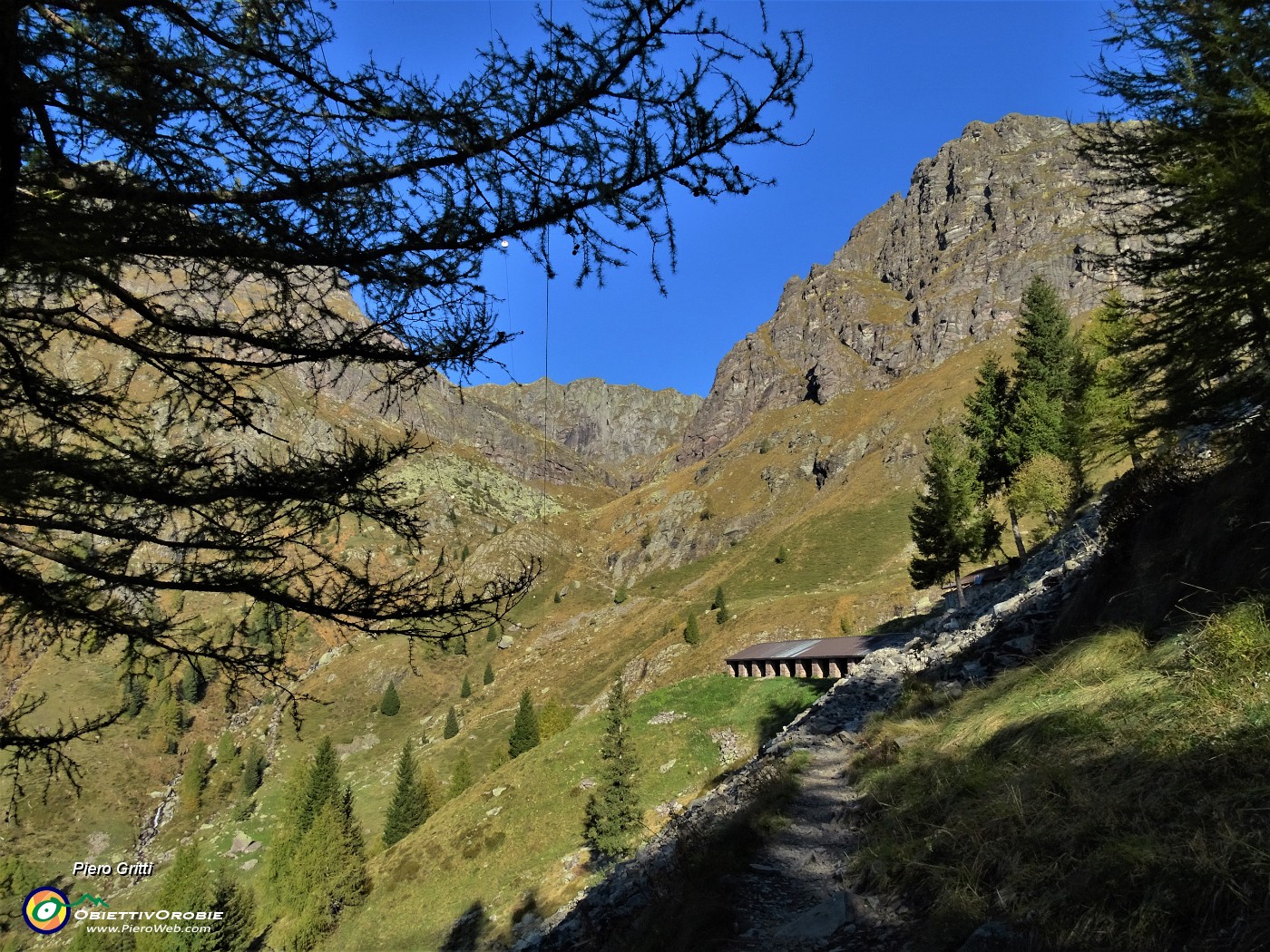 16 Passaggio alla Casera Valletto (1625 m).JPG